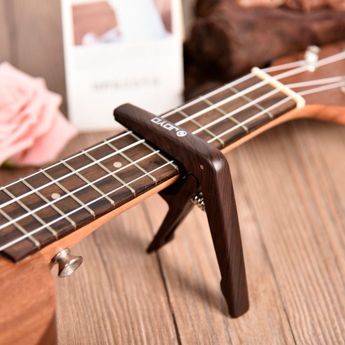 Phụ Kiện Quan Trọng Khi Chơi Ukulele Concert