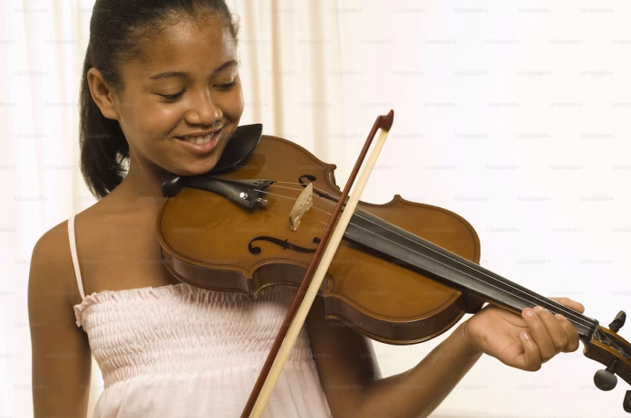Học Violin Điện Theo Phong Cách Hiện Đại