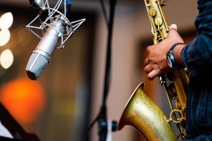 Tip Biểu Diễn Live Với Saxophone
