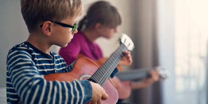 Lợi Ích Của Việc Học Guitar Acoustic Với Giáo Viên