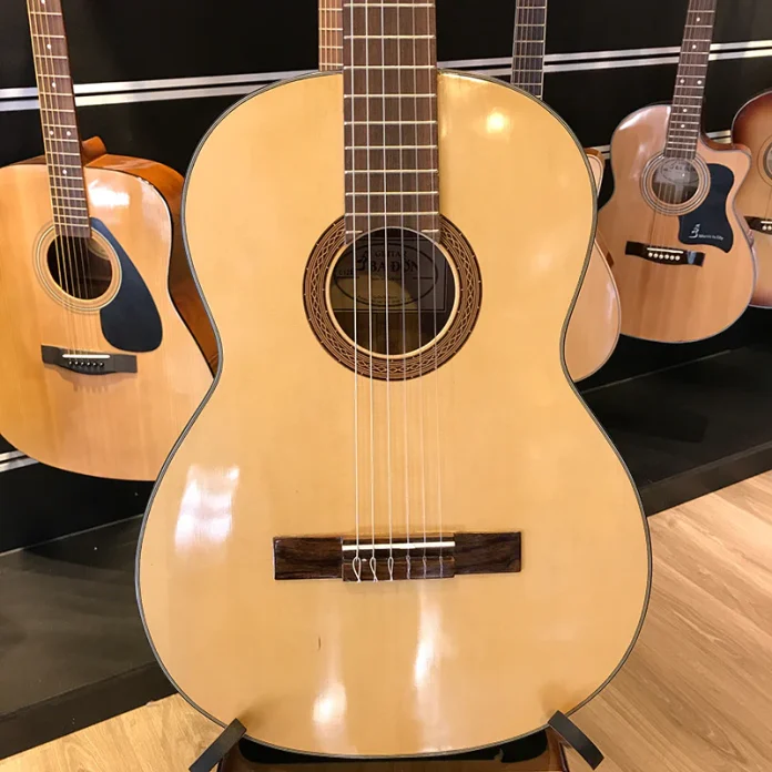 Đàn Guitar Ba Đờn C120 Làm Từ Gỗ Gì? Âm Thanh Có Hay Không?